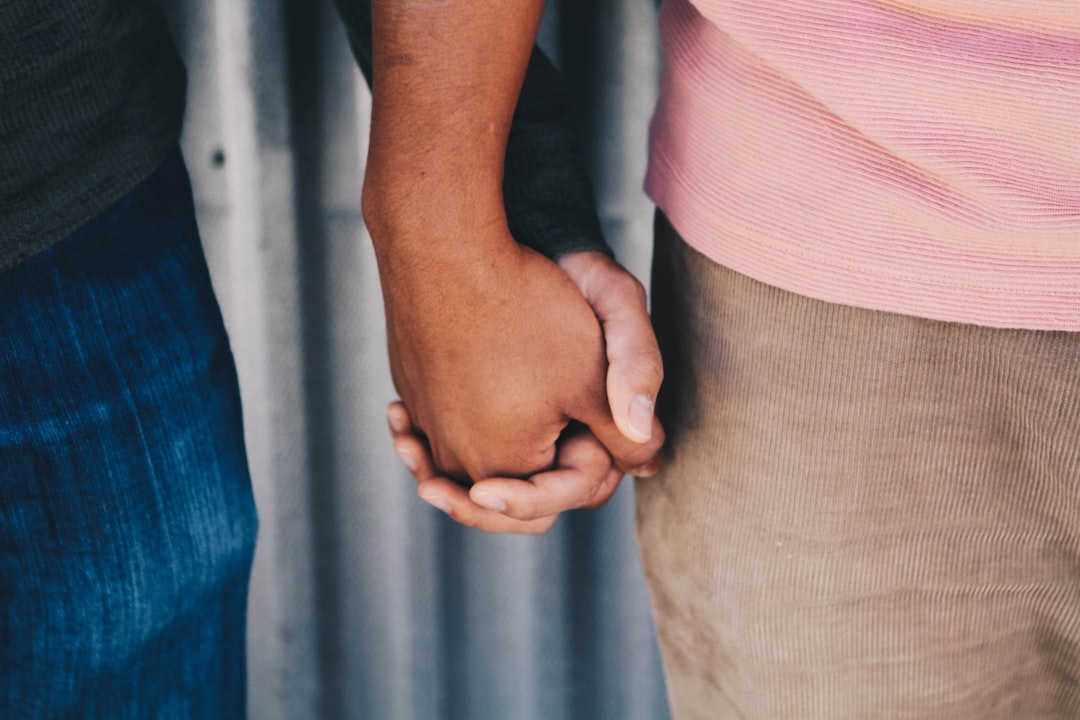 Love bombing définition